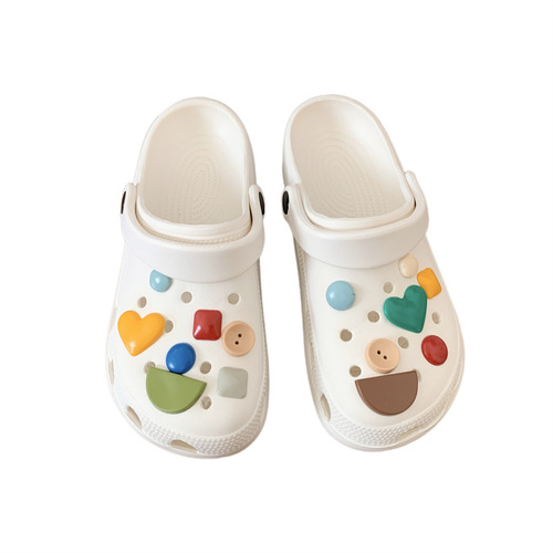 Hole-to-hole shoe inspired by Instagram, cute buttoned top, student-friendly soft and thick sole, outerwear with a foot-melting feel, women's summer sandals