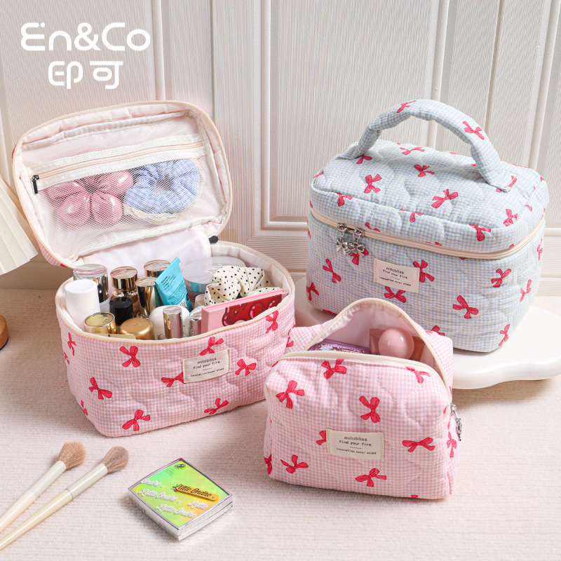 Factory Ready-Made Quilted Bowknot Hand-Held Makeup Bag, Large-Capacity Toiletry Bag, High-Value Cosmetic Storage Bag Factory Ready-Made Quilted Bowknot Hand-Held Makeup Bag, Large-Capacity Toiletry Bag, High-Value Cosmetic Storage Bag