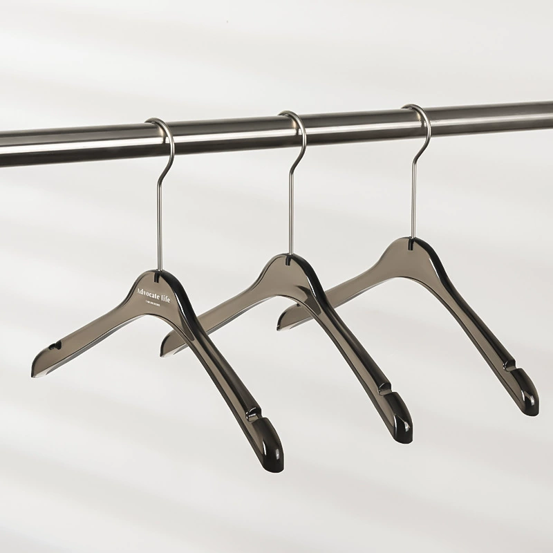 Магазин одежды Высококачественная серая вешалка для одежды с акриловыми кристаллами Свадебный магазин Вешалка для одежды Нескользящая бесшовная вешалка для брюк Зажим для стойки