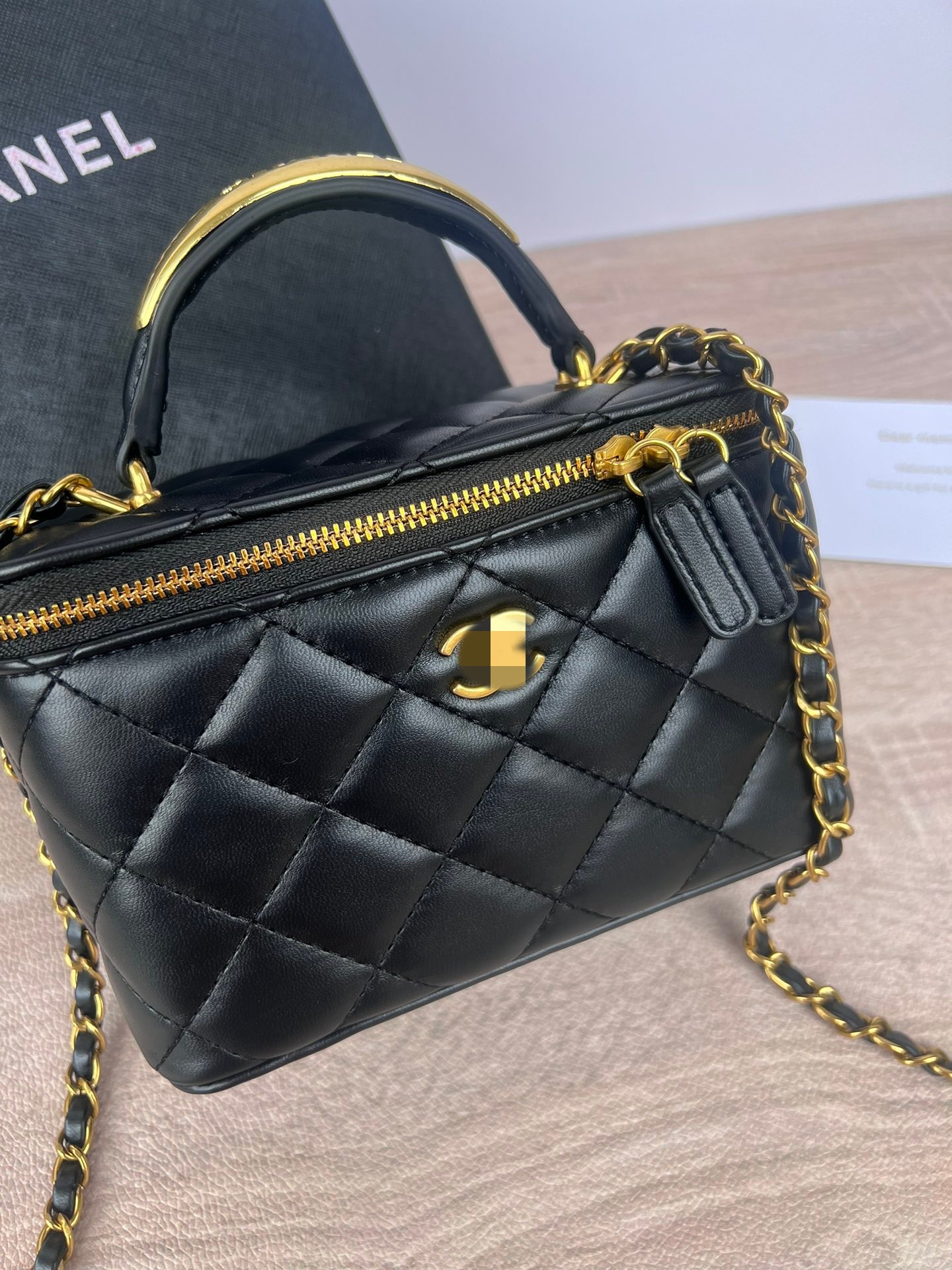 2025 Metal Handle Box Handbag Cosmetic Bag Shoulder Bag Crossbody Bag Small Chanel-Style Quilted Handbag Versatile