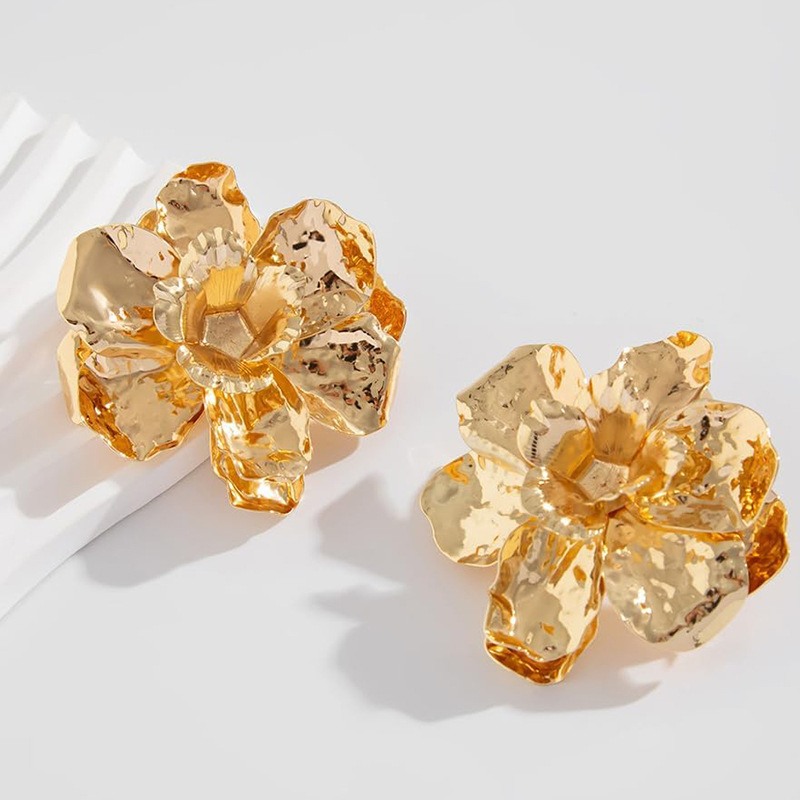 Retro Three-dimensional Metal Flower Stud Earrings For Women_voghion.com