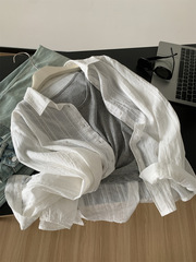 女性用の高品質の純綿の白いシャツ、軽くて通気性のある縦の質感の日焼け止めカーディガン、夏の気質と文学的なスタイル