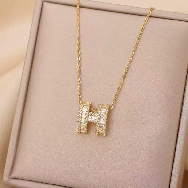 Copper Gold-Plated Letter H Necklace for Women, Light Luxury Design, High-End Sparkling Zircon Clavicle Chain, Simple and Versatile