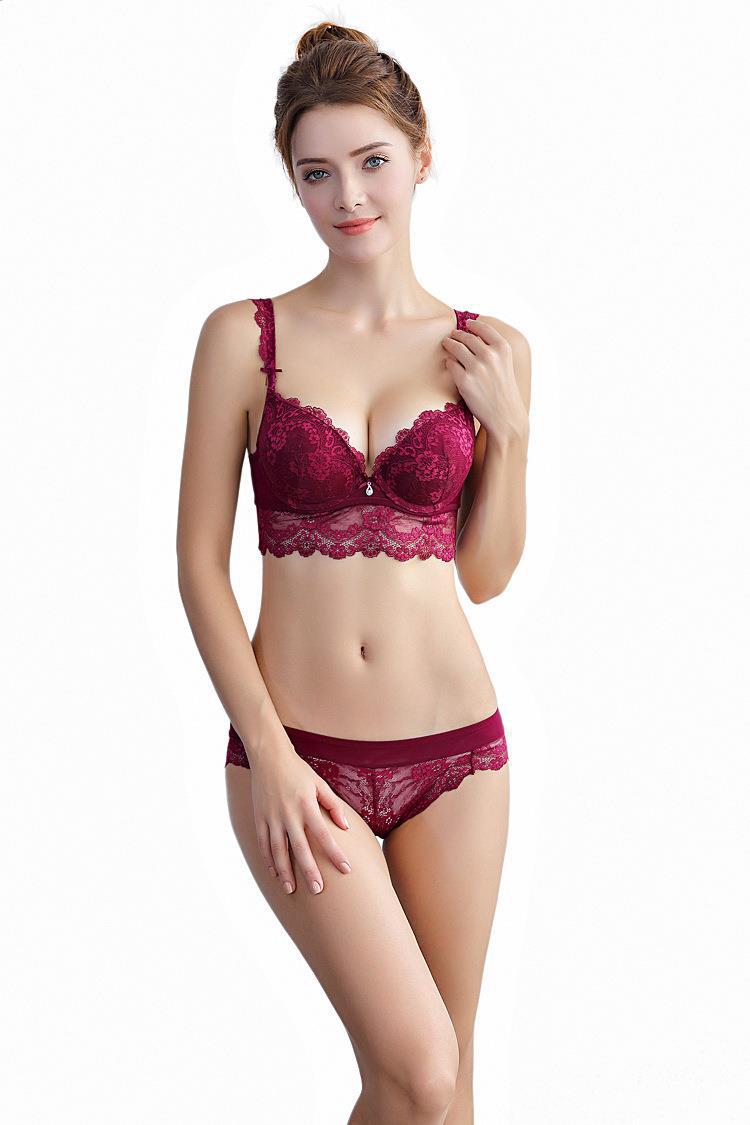 Conjunto de sutiã e calcinha em renda para mulher sexy_voghion.com