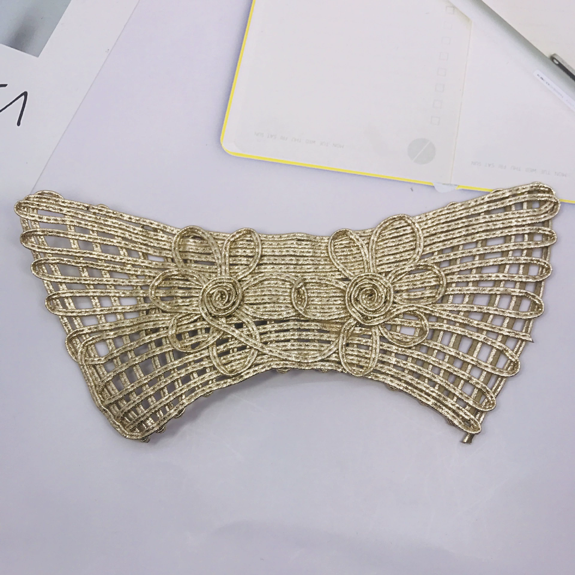 Производитель поставка золотой и серебряной вышитой обуви верхняя обувь вспомогательный материал модный милый цветок вышитый сандал верхняя обувь оптом