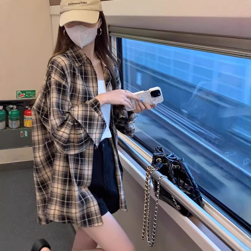 Lazy early autumn wind loose grid women's design sense retro long sleeve casual chic Korean style top coat