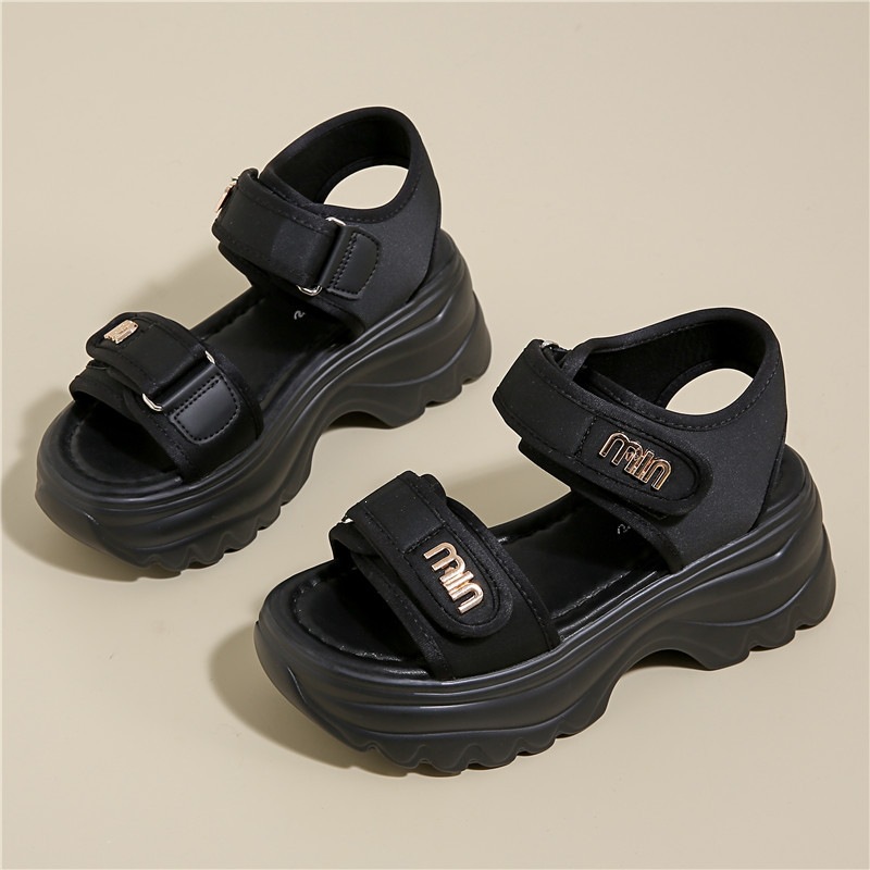 Gran tamaño 2026 sandalias de suela gruesa para mujeres de verano velcro muffin zapatos suaves no cansados pies zapatos de playa romanos sueltos suela alta