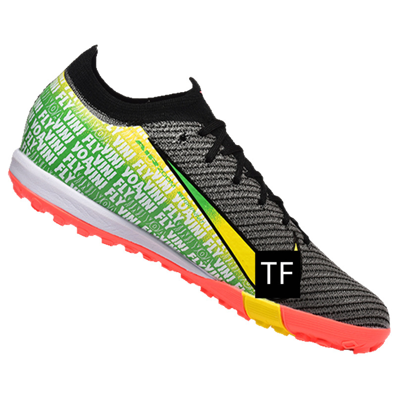 Zapatos de fútbol Assassin 16 con tacos bajos – Antideslizantes y resistentes, para césped artificial, competición y entrenamiento.