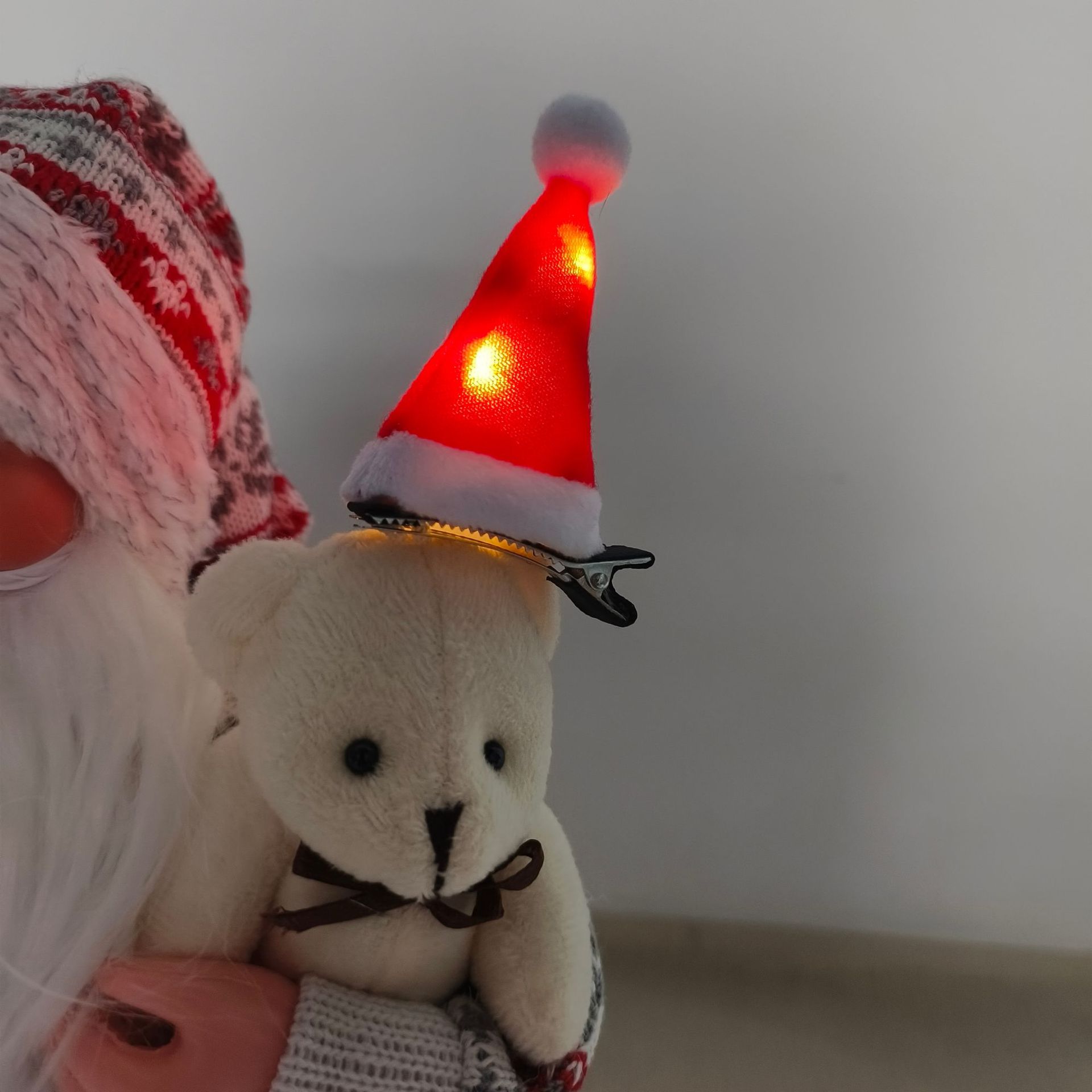 Cross-border nuevo sombrero de Navidad brocas de pelo LED brillante lindo tocado de Navidad vestir atmósfera pequeña brocas de pelo LED