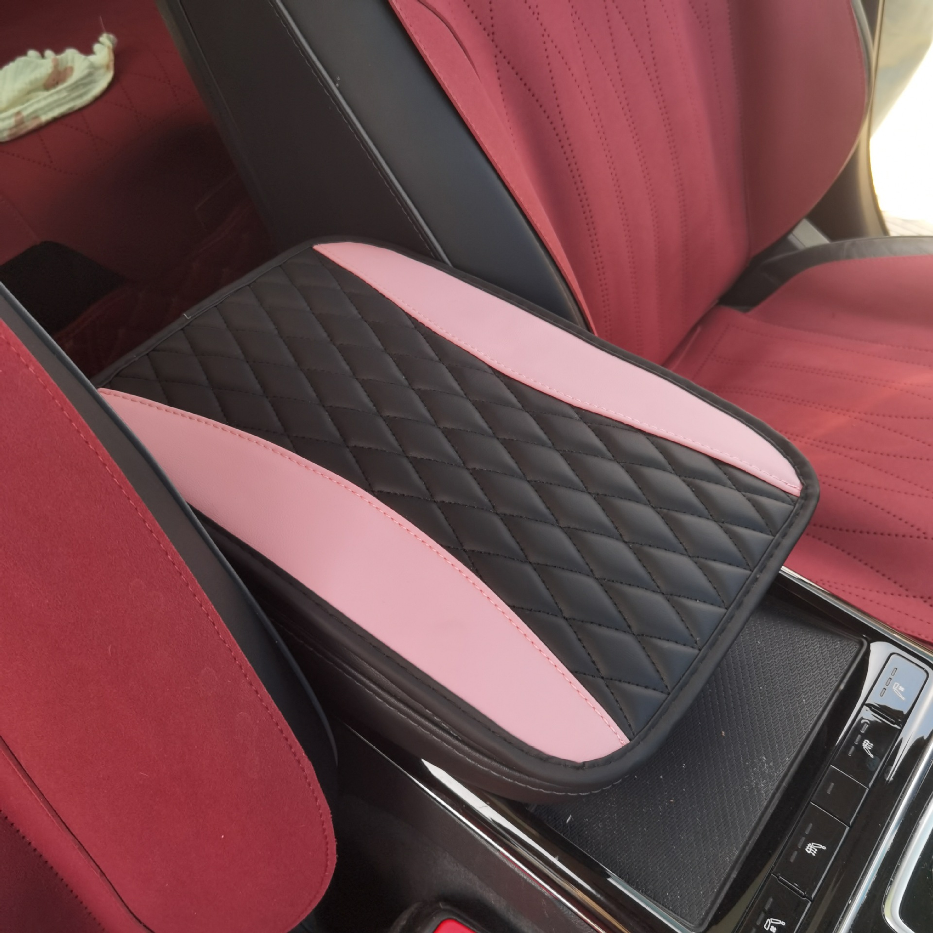 Wholesale car armrest case cushion PU leather embroidered three-dimensional cross-border explosion non-slip central armrest case cushion
