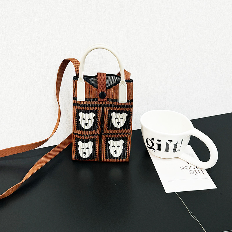 네 마리의 갈색 곰