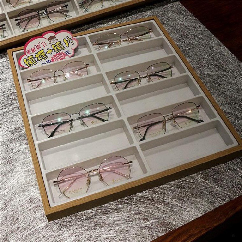 12개의 흰색 정사각형