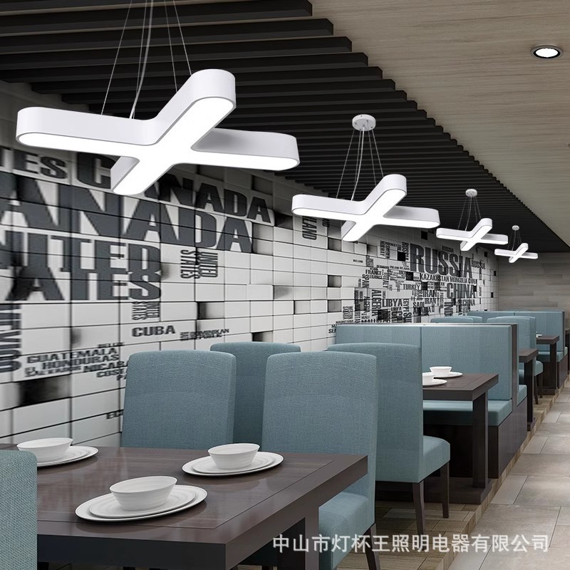 Lámpara de araña cruzada led tienda restaurante recepción lámpara de modelado creativo oficina gimnasio supermercado lámpara de viento industrial