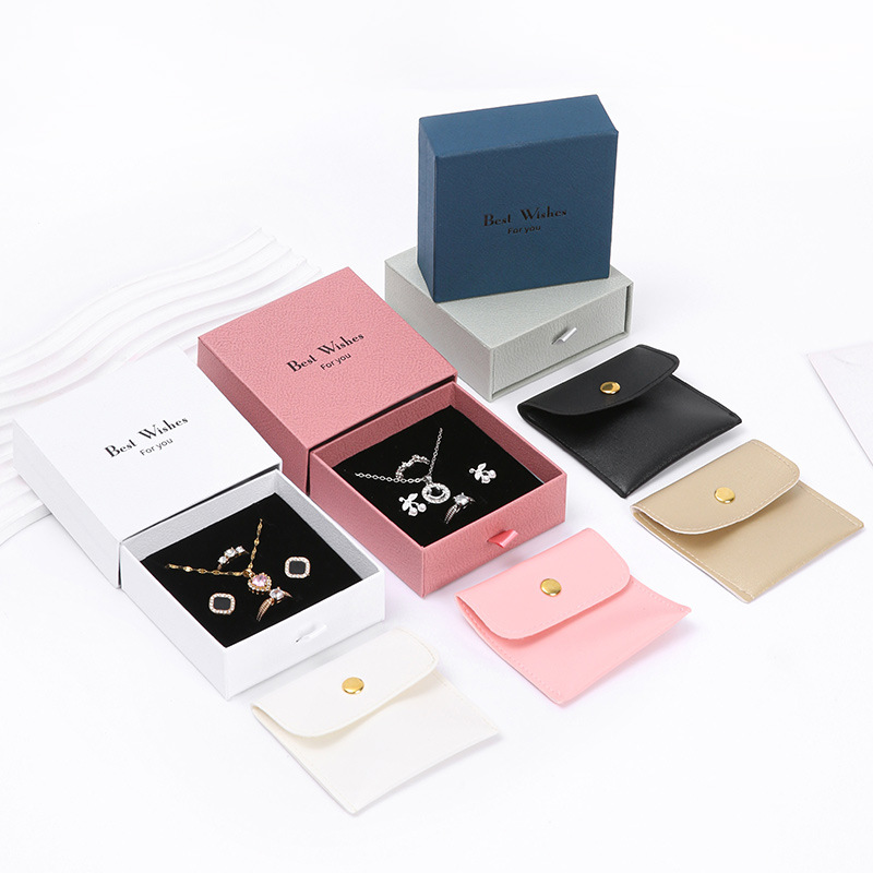 Bolsas de joyería de cuero PU nicho botón diseño collar anillo pulsera bolsa de almacenamiento antioxidante al por mayor