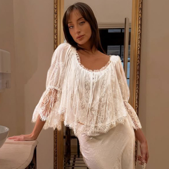 Cross-Border New Women's Clothing European and American French Style Hollow-Out Sexy Lace White Shirt Foreign Trade Versatile Fashion Women's Shirt Cross-Border New Women's Clothing European and American French Style Hollow-Out Sexy Lace White Shirt Foreign Trade Versatile Fashion Women's Shirt