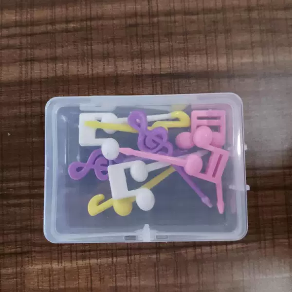 8 transparent boxes of notes