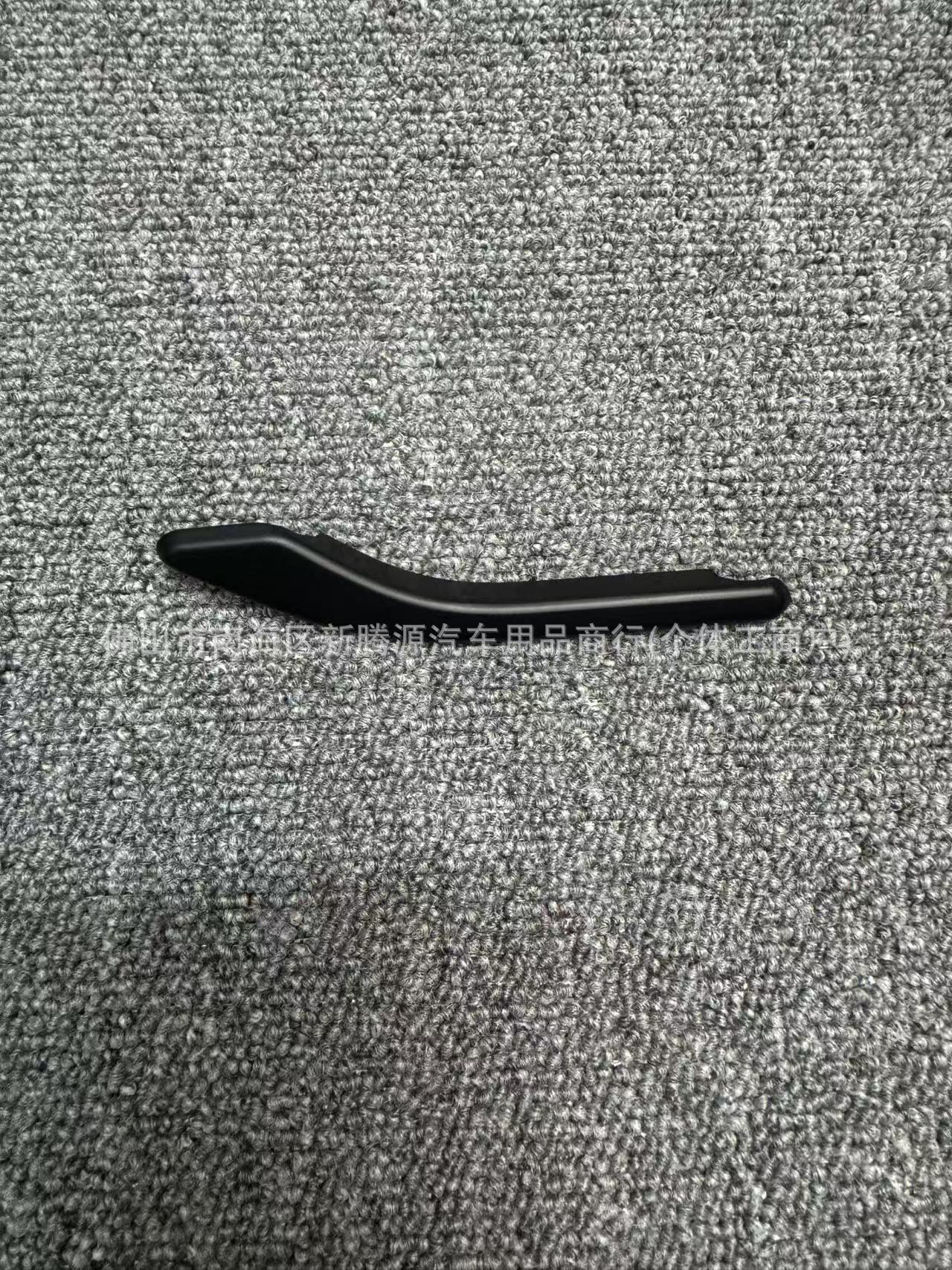 Maserati emblem, Levante, Ghibli, Quattroporte – black and gold leaf-shaped vent grille emblem, car sticker
