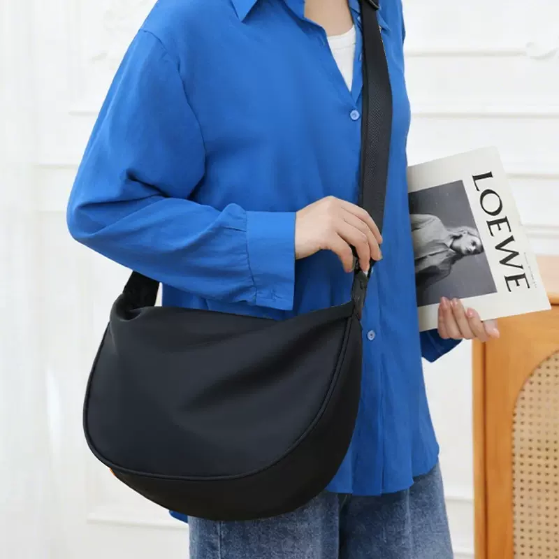 新款韩版斜跨背包女士单肩包批发女包饺子包女单肩大容量包包代发