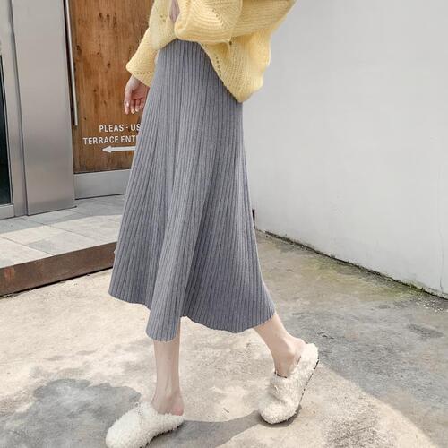 Knitted Skirt for Women, Autumn/Winter, Slim-Fit, New Arrival, Mid-Length, High Waist, Hip-Covering, Slimming Black Pleated Skirt with Letter Print