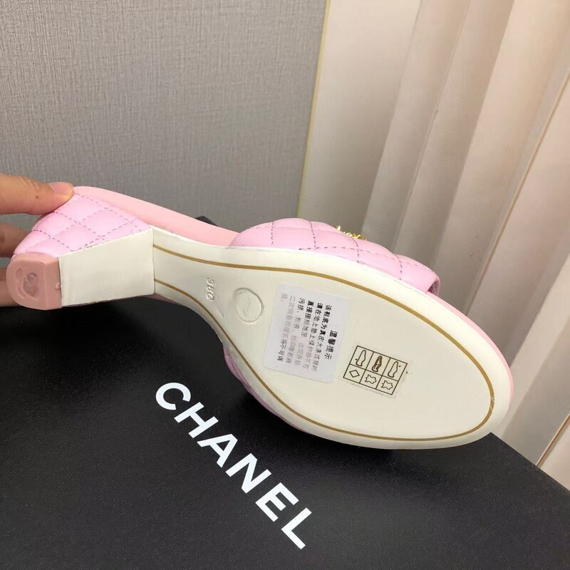 Xiaoxiangfeng ダイヤモンド刺繍スリッパ女性用 2022 新しい夏多用途メタル太いヒールスリッパ女性用アウターサンダル|undefined