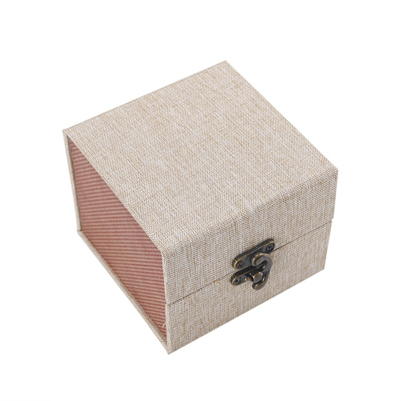 베이지 패브릭 작은 상자