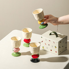 新商品の果物はカップを握ってかわいい陶磁器のマグカップの創意の高い足のコップの家庭用コーヒーカップの高い顔の値のプレゼントを持ちます。