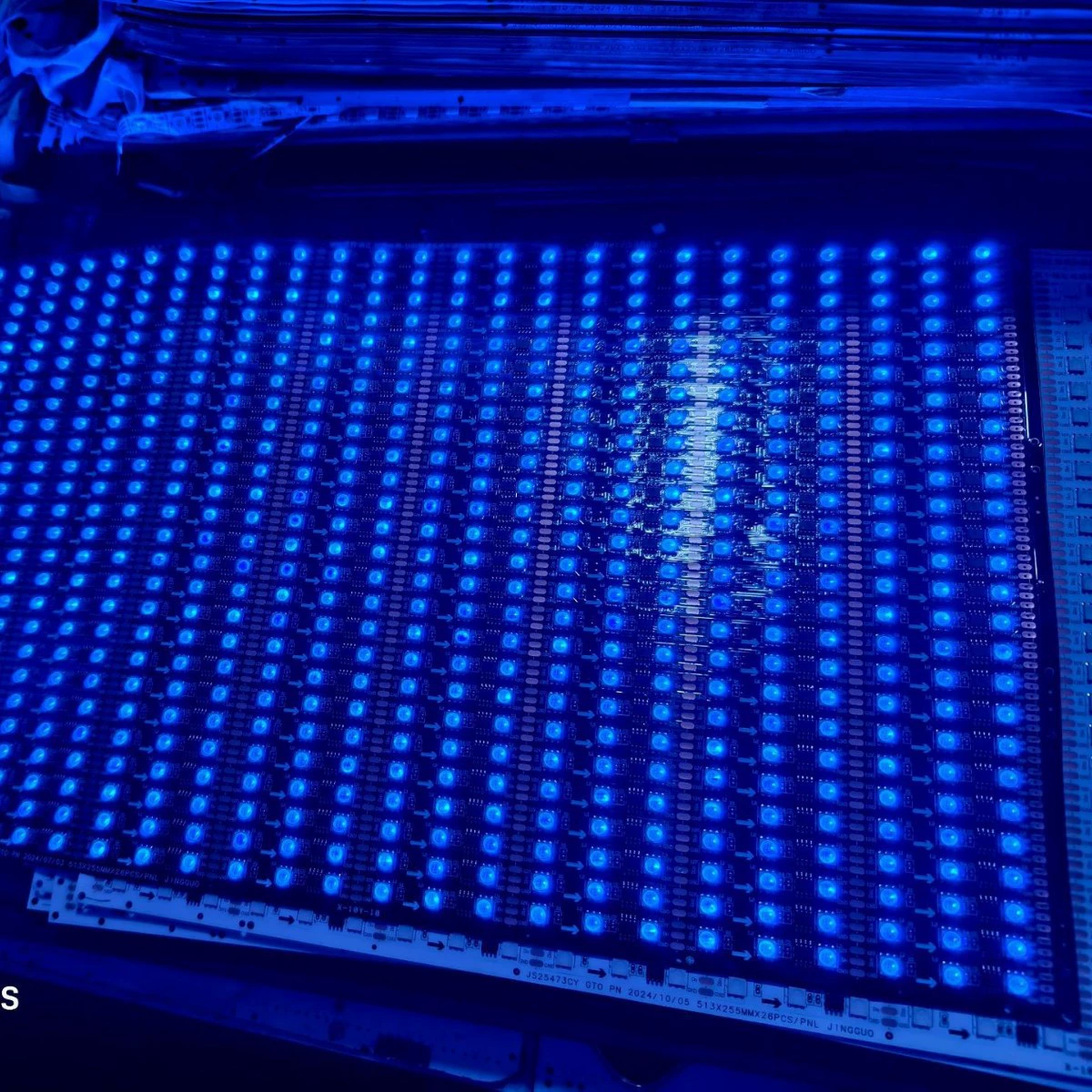 Светодиодная лента с многоцветной подсветкой на мощной медной основе, интеллектуальная двусторонняя, с эффективным дистанционным управлением, энергосберегающая