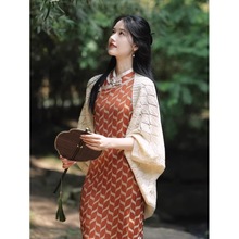 小步格调2025春秋勾花薄镂空文艺慵懒风针织开衫配旗袍的外搭披肩