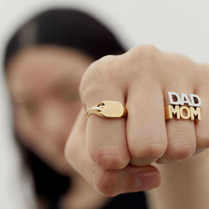 Anillo de letras Jieding, acero de titanio, joyas que no se desvanece, lujo ligero, rings de acero inoxidable de alta gama, joyas explosivas transfronterizas