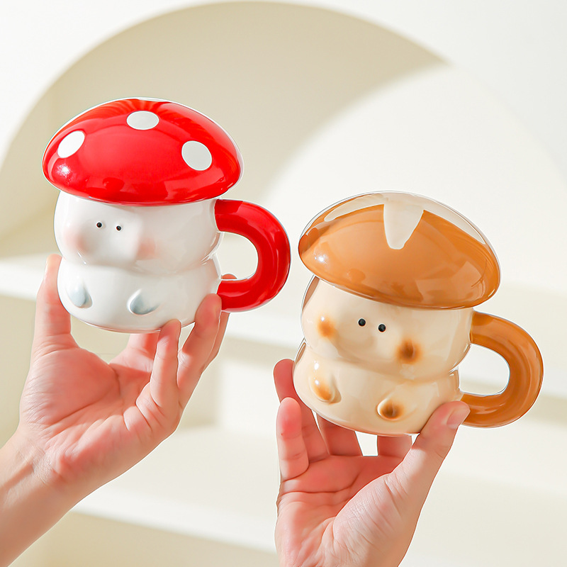 Corazón de una niña encantadora taza de cerámica de hongos con tapa de mano con regalo de alto valor creativo de cerámica taza de café