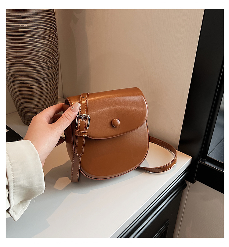 Single shoulder solid color, simple and versatile, casual crossbody mobile commuting mini box, saddle bag, women's bag_voghion.com