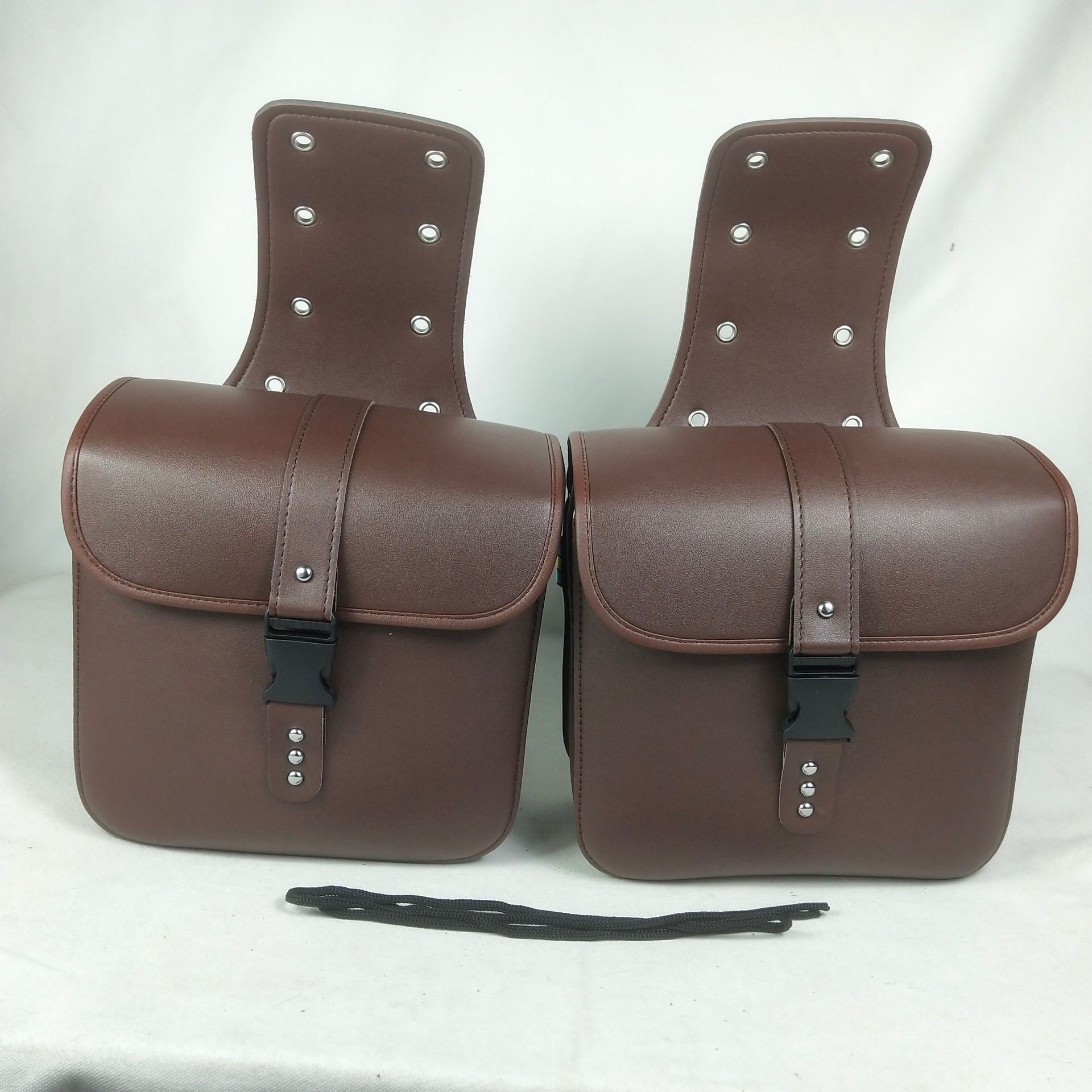 Oferta especial bolsa lateral de la motocicleta caja lateral bolsa colgante de cuero Harley Prince modificado bolsa de caballero coche eléctrico bolsa lateral aplicable