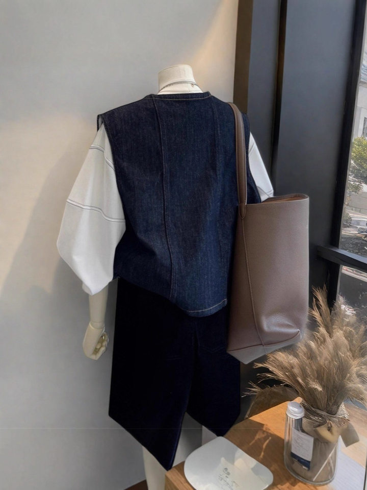 Áo vest denim nữ không tay phối lớp phong cách retro, dáng ôm, dài 50–65 cm — màu xanh đậm
