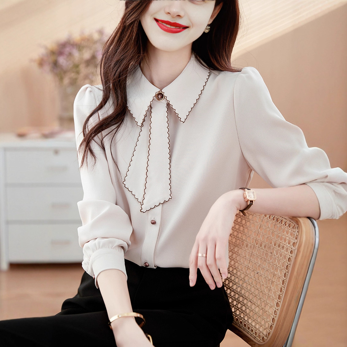 Spring base long-sleeve with bow