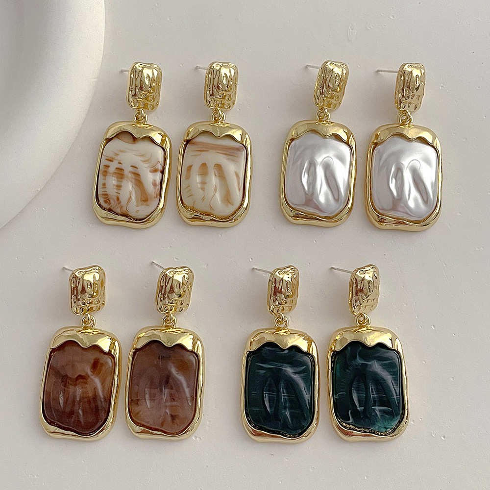 Simple Style Square Resin Copper Irregular Plating Earrings 1 Pair display picture 6