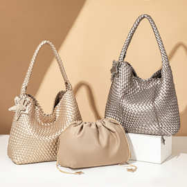 2025新款香槟色编织托特包女大容量时尚休闲包通勤手提单肩包批发