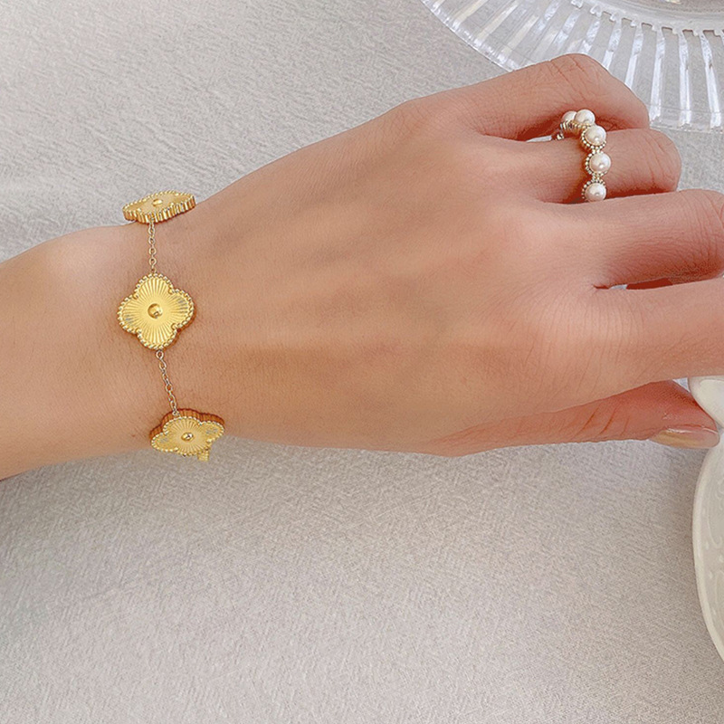 Fashion Flower Titanium Steel Plating Bracelets 1 Piece