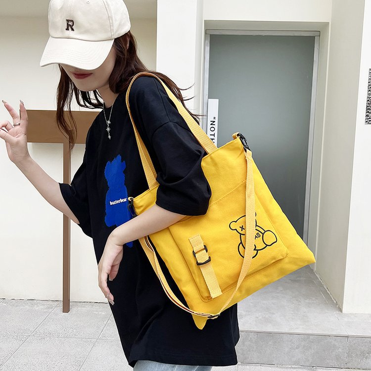 Large-capacity women's bag manufacturer in stock, fashionable Korean-style single-shoulder canvas bag, ins, high school and college students' hand-held tutorial bag Application Scenario
