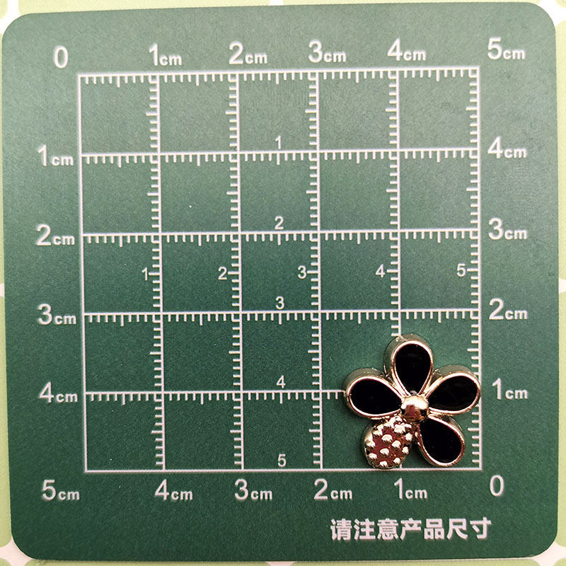 Temperamento de moda blanco y negro pequeño viento fragante cuatro hojas accesorios de plástico corazón de melocotón DIY pinzas de cabello material de ropa de correa