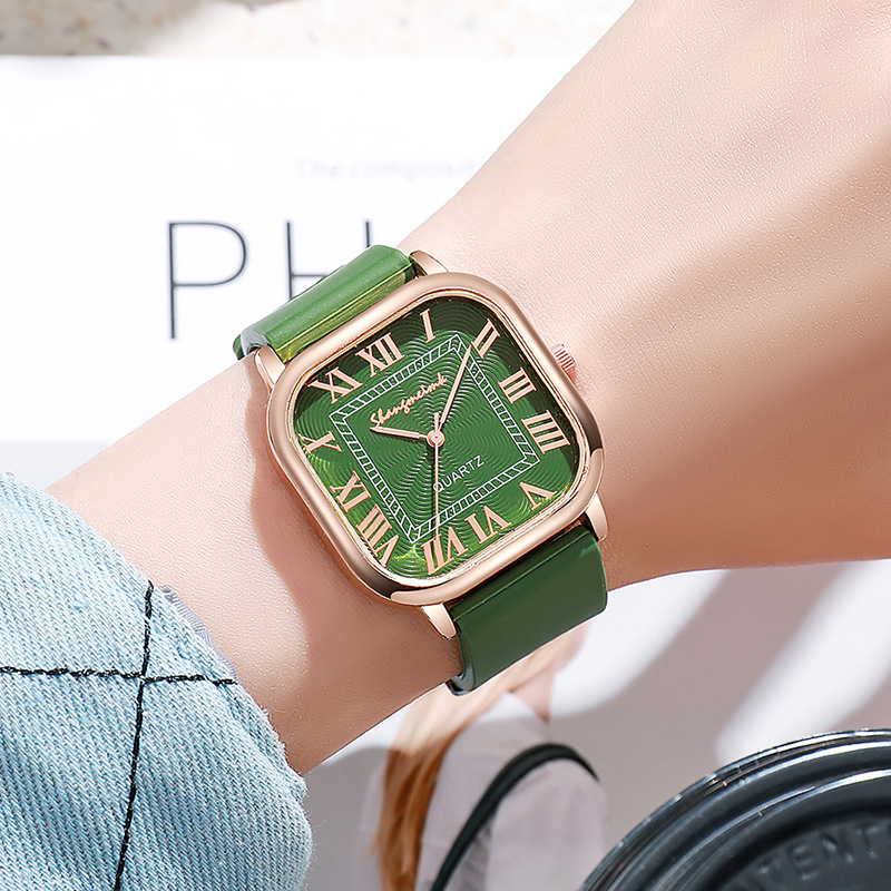Nueva moda cuadrada cinturón de reloj femenino escala romana estilo antiguo cuarzo todo fósforo reloj de mujer al por mayor