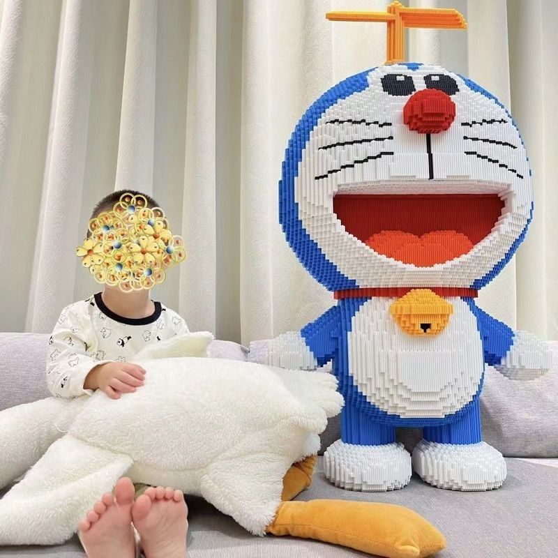 巨大でかっこいいドラえもんはレゴと互換性があります。|undefined