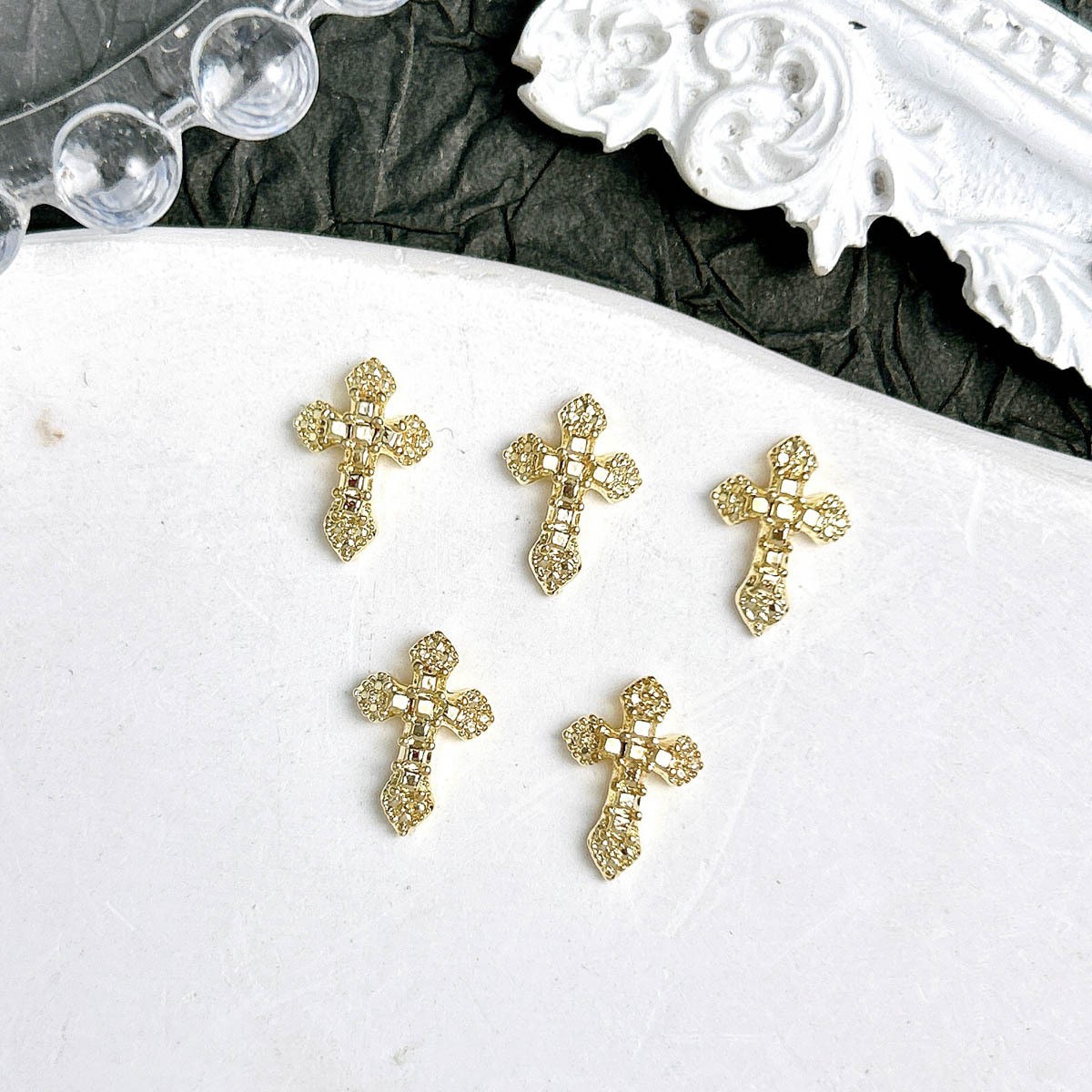 Ventas transfronterizas de joyas de manicuría cruces oro y plata super brillante diamante completo retro punk cruces joyas accesorios diy