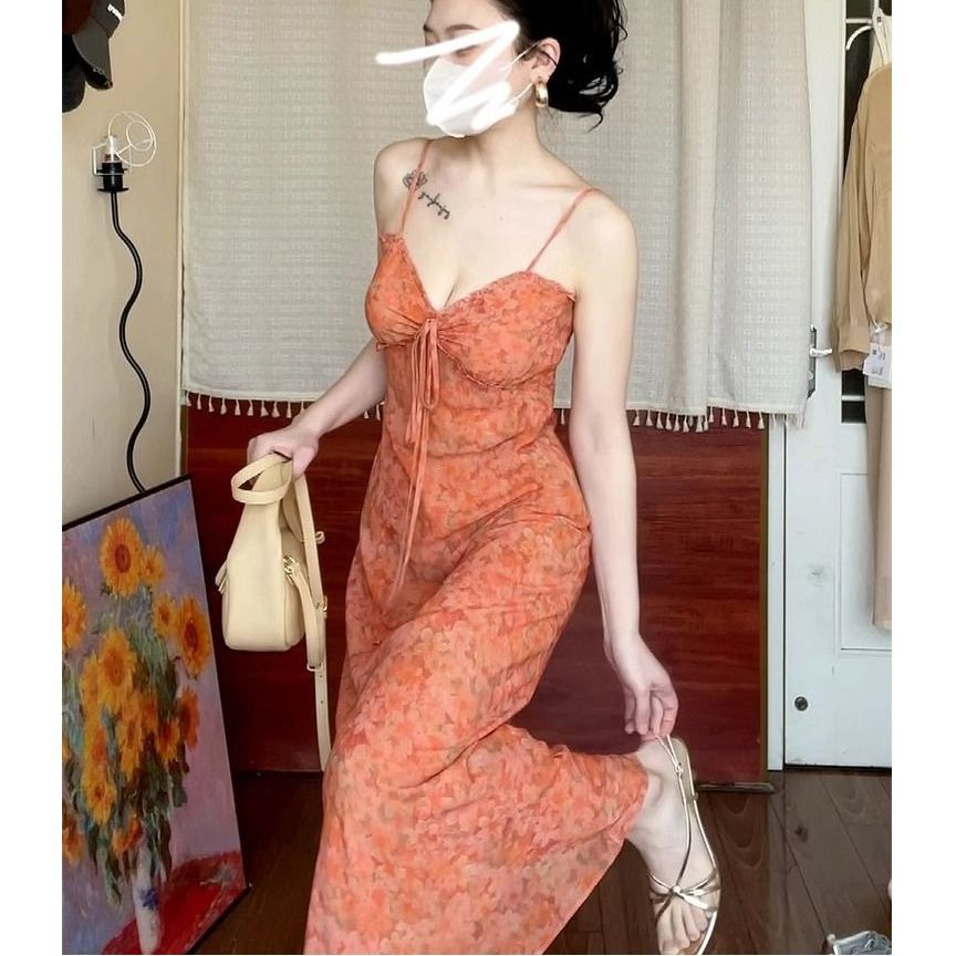 海边度假法式碎花吊带连衣裙女设计感外贸夏装小个子收气质a字裙