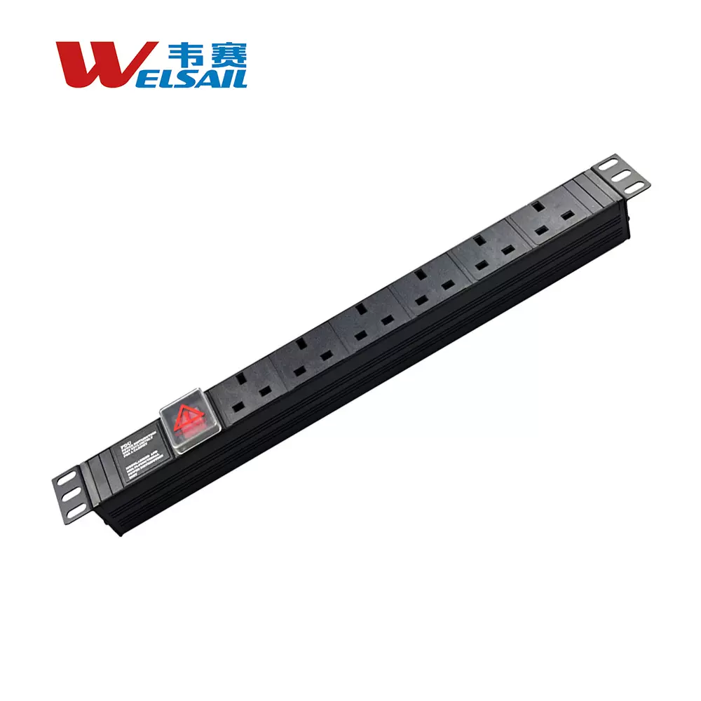 厂家销售PDU电源机柜插座8位10A英式孔铝合金机柜电源插座