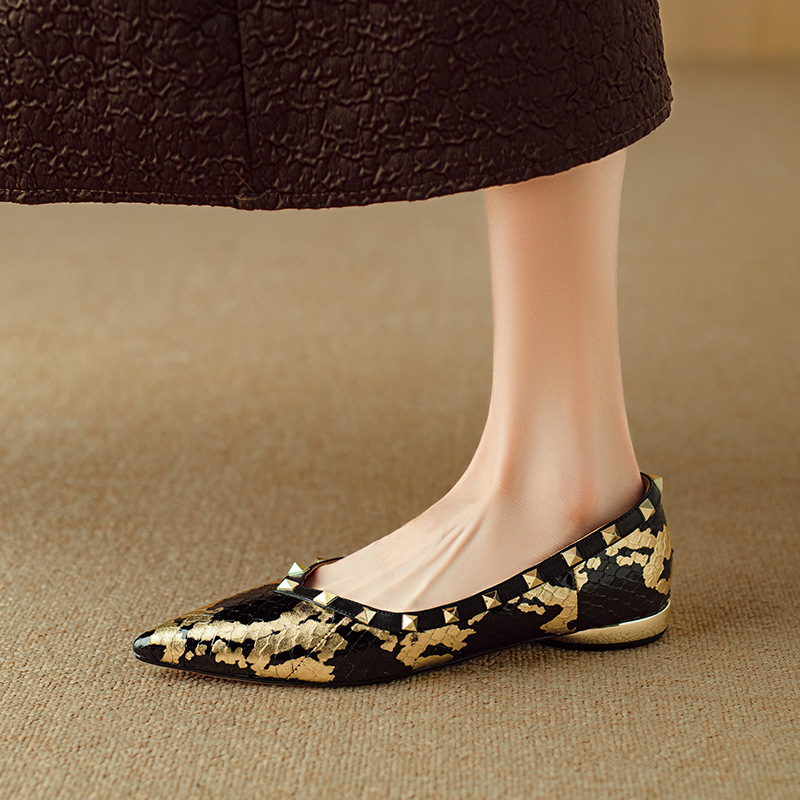 Demi-season comfortable shoes pointed-toe low-cut with studs flat