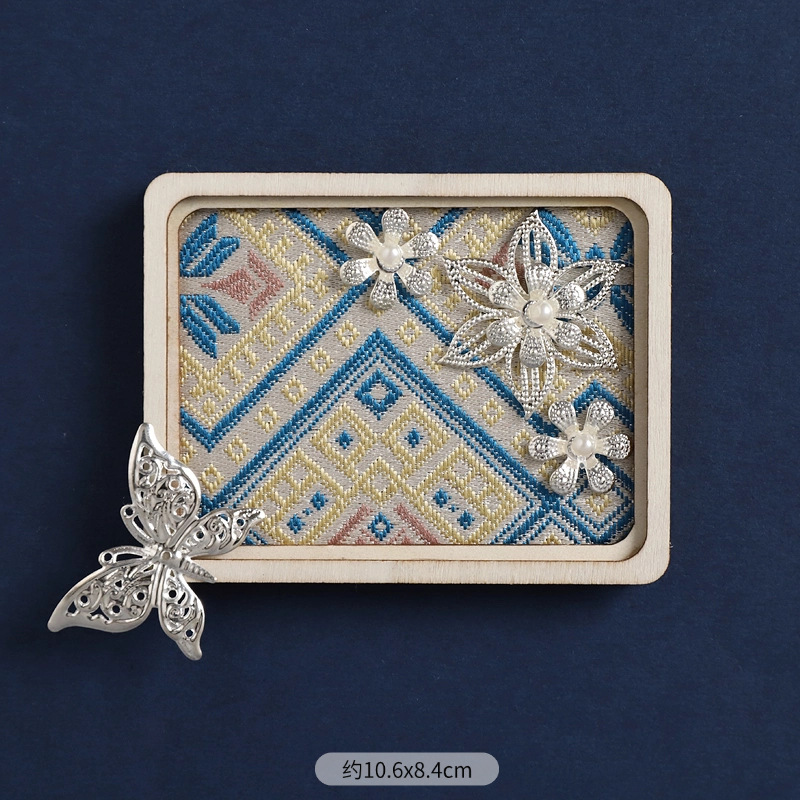44-Zhuang Brocade Refrigerator Magnet (Feng Hua Snow Moon)