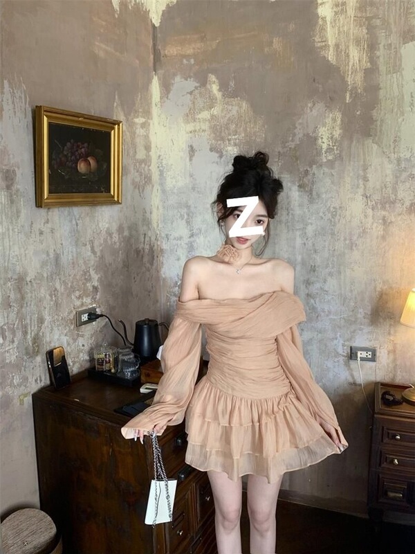纯欲辣妹风抹胸连衣裙女夏季褶皱微透高级感气质收腰显瘦长袖短裙|undefined