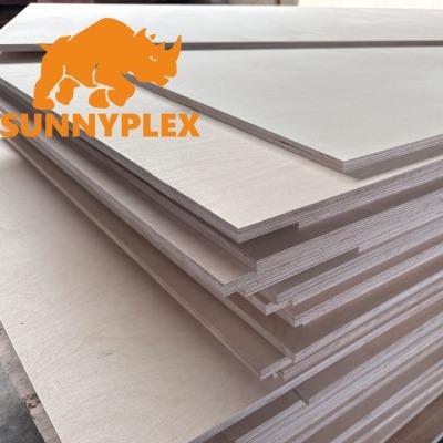 Plantilla de construcción Tablero laminado Sitio de construcción Materiales de construcción Tablero de madera contrachapada Proyecto de construcción Tablero de madera Tablero multicapa