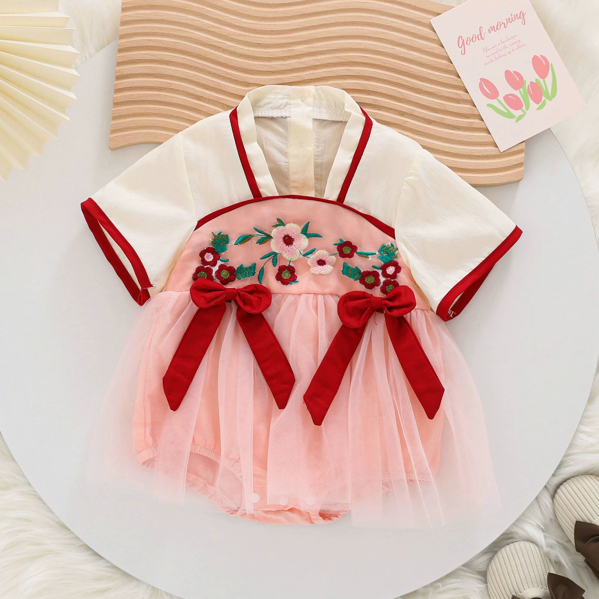 Ropa de verano para bebés mono de estilo chino Delgado estilo occidental bebé niña hanfu un mes de edad cien días princesa cheongsam mameluco moda