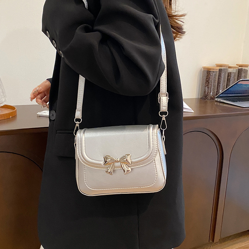 Bolsos de nuevo estilo para mujer 2024 moda caliente tendencia bolso de mensajero verano salvaje ins bolso cuadrado pequeño de un solo hombro para mujer